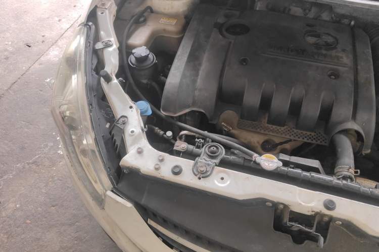 Used JAC Group Refine M2 2012 1.8L MT Business Luxury 5-Seater Engine Bay Right