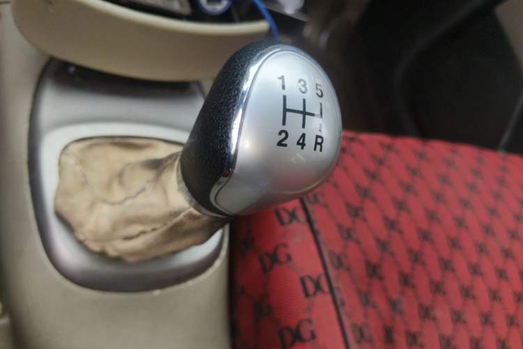 Used JAC Group Refine M2 2012 1.5L MT IKEA Luxury Edition Gear Lever