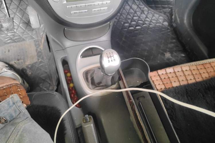 Used JAC Group Refine M2 2012 1.8L MT Business Luxury 5-Seater Gear Lever