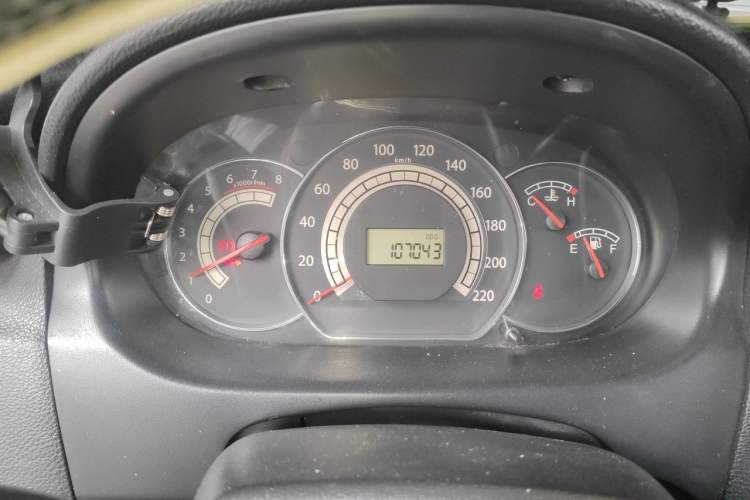 Used JAC Group Refine M2 2012 1.8L MT Business Luxury 5-Seater Odometer Close Up