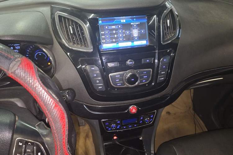 Used JAC Group Refine M2 2013 1.8L Manual Luxury Smart Model 5 Seats Audio And AC Panel