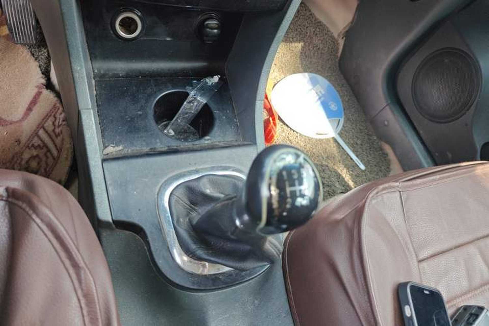 Used JAC Group Refine M2 2013 1.5L Manual Comfort 7-Seater Gear Lever
