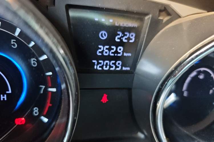 Used JAC Group Refine M2 2013 1.5L Manual Comfort Model 5 Seats Odometer Close Up