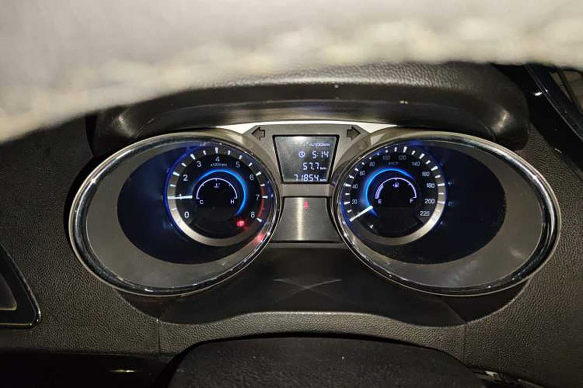 Used JAC Group Refine M2 2013 1.5L Manual Comfort Model 5 Seats Odometer Close Up