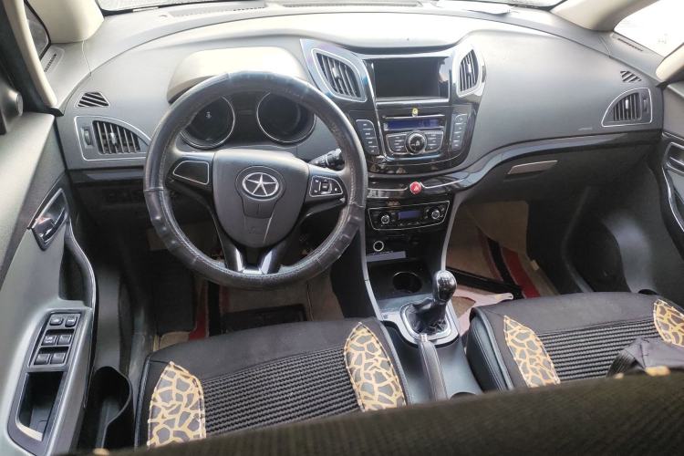 Used JAC Group Refine M2 2013 1.5L Manual Luxury 5-Seater Center Console
