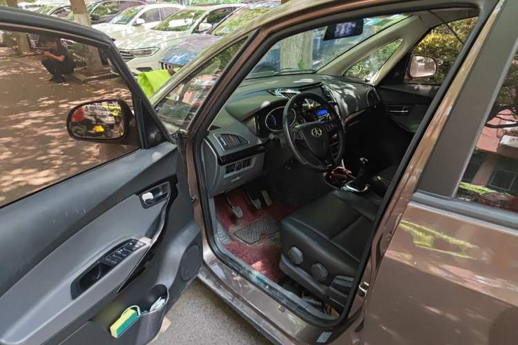 Used JAC Group Refine M2 2013 1.8L Manual Luxury 7-Seater Driver Seat