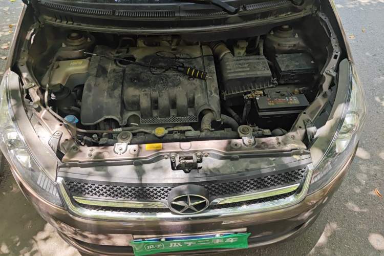 Used JAC Group Refine M2 2013 1.8L Manual Luxury 7-Seater Engine Bay