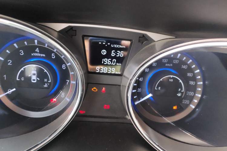 Used JAC Group Refine M2 2013 1.5L Manual Luxury 5-Seater Odometer Close Up