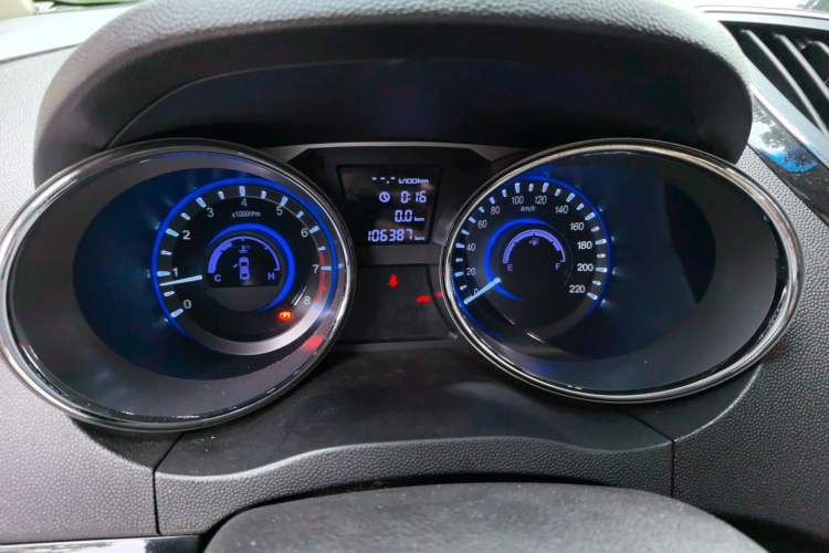 Used JAC Group Refine M2 2013 1.5L Manual Comfort Model 5 Seats Odometer Close Up