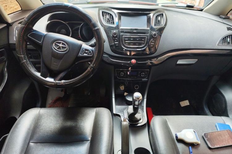 Used JAC Group Refine M2 2013 1.5L Manual Luxury 5-Seater Center Console