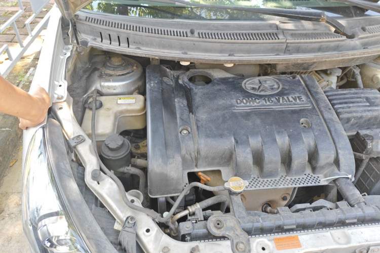 Used JAC Group Refine M2 2013 1.8L Manual Luxury Smart 7-Seater Engine Bay Right