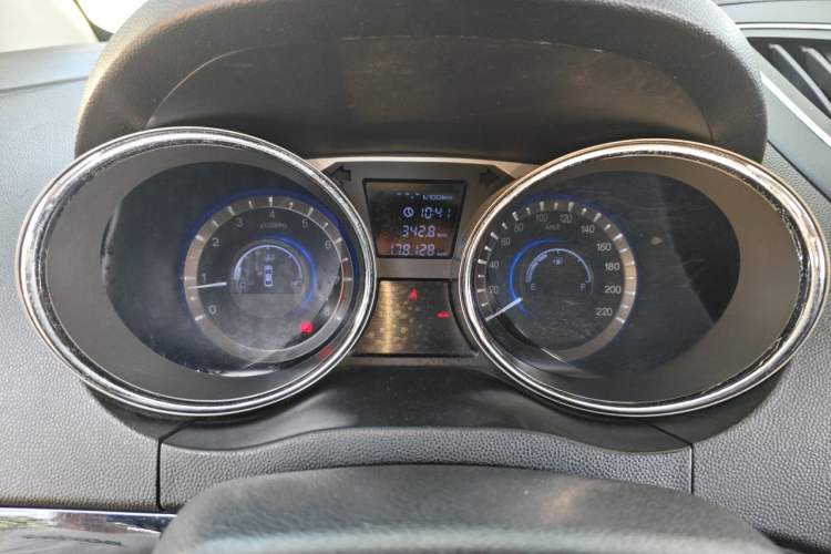 Used JAC Group Refine M2 2013 1.8L Manual Luxury Smart 7-Seater Instrument Cluster
