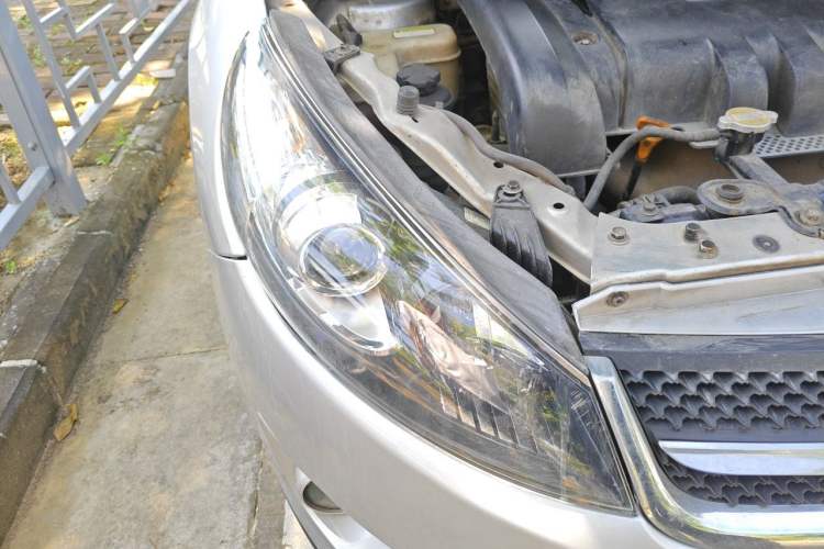 Used JAC Group Refine M2 2013 1.8L Manual Luxury Smart 7-Seater Right Front Headlight