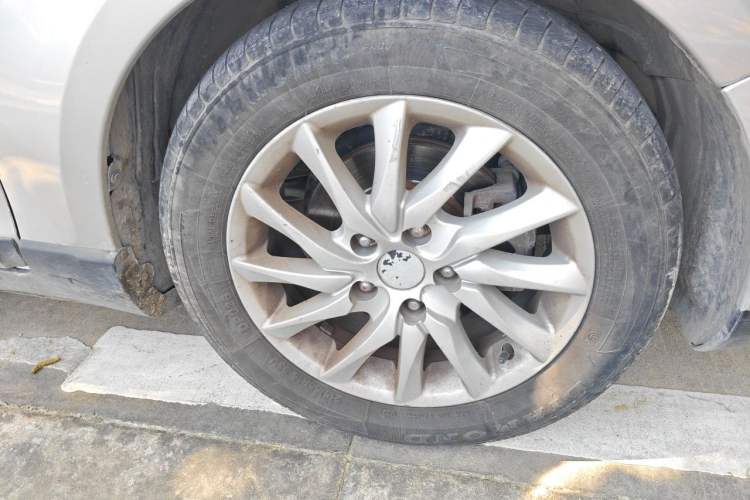 Used JAC Group Refine M2 2013 1.8L Manual Luxury Smart 7-Seater Right Front Wheel Hub
