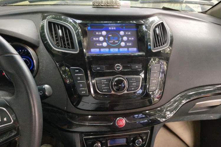 Used JAC Group Refine M2 2013 1.8L Manual Luxury Smart Model 5 Seats Audio And AC Panel
