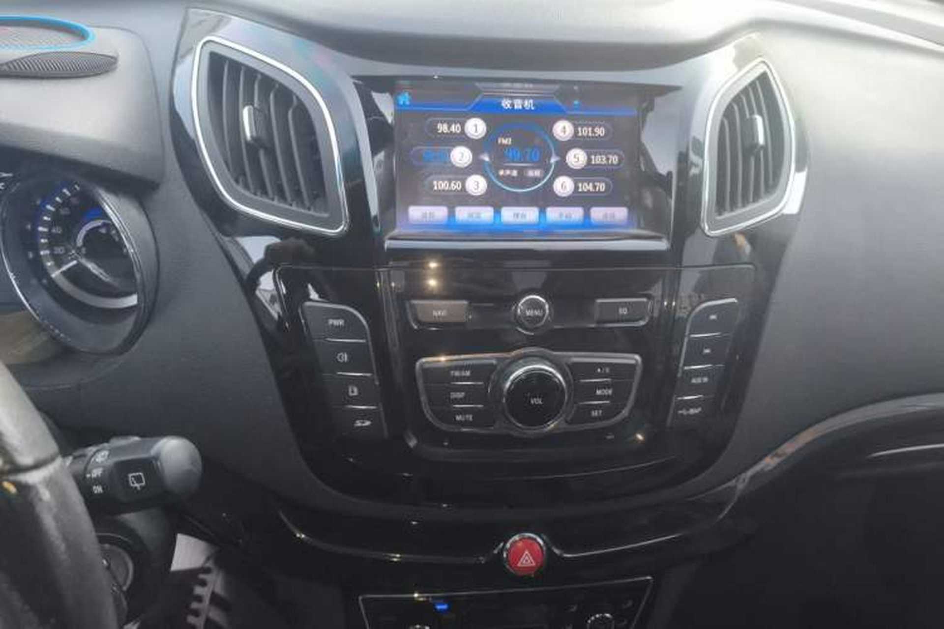 Used JAC Group Refine M2 2013 1.8L Automatic Luxury Smart 7-Seater Audio And AC Panel