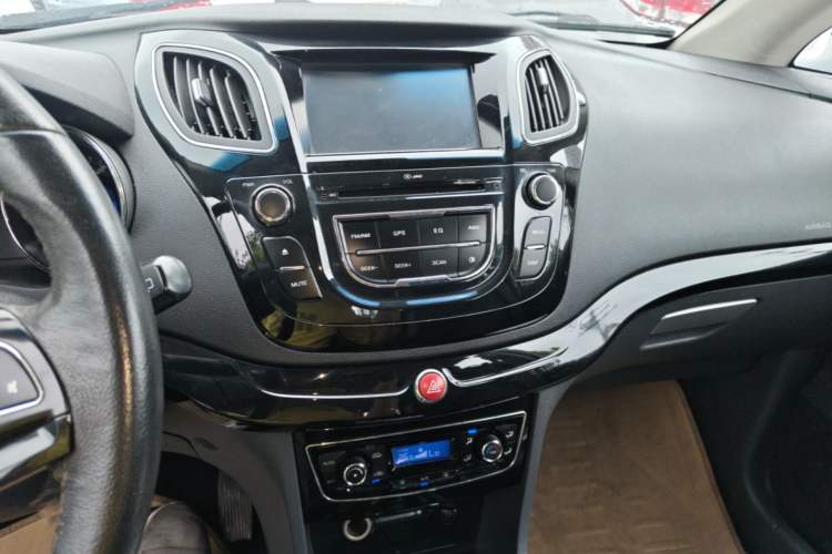 Used JAC Group Refine M2 2013 1.8L Automatic Luxury 7-Seater Audio And AC Panel