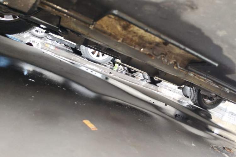 Used JAC Group Refine M2 2013 1.8L Automatic Luxury 7-Seater Chassis Front Left