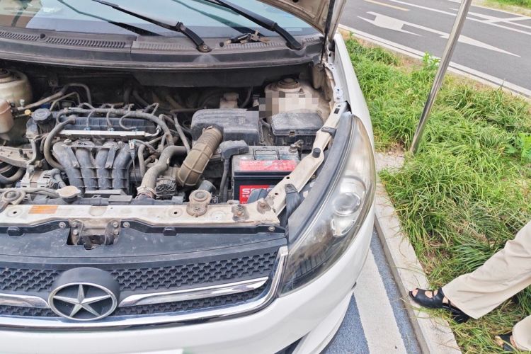 Used JAC Group Refine M2 2013 1.5L Manual Luxury 5-Seater Engine Bay Left
