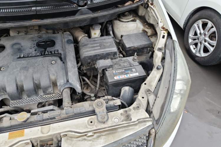 Used JAC Group Refine M2 2013 1.8L Automatic Luxury 7-Seater Engine Bay Left