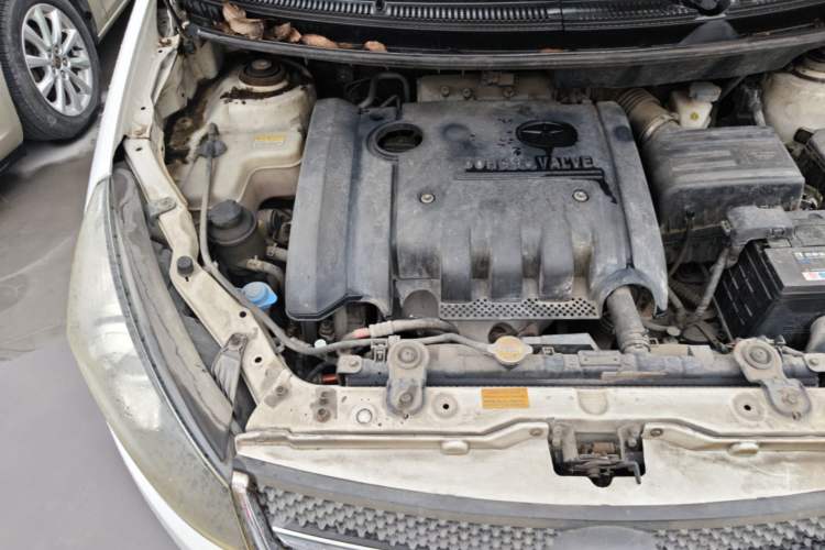 Used JAC Group Refine M2 2013 1.8L Automatic Luxury 7-Seater Engine Bay Right