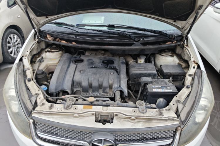 Used JAC Group Refine M2 2013 1.8L Automatic Luxury 7-Seater Engine Bay