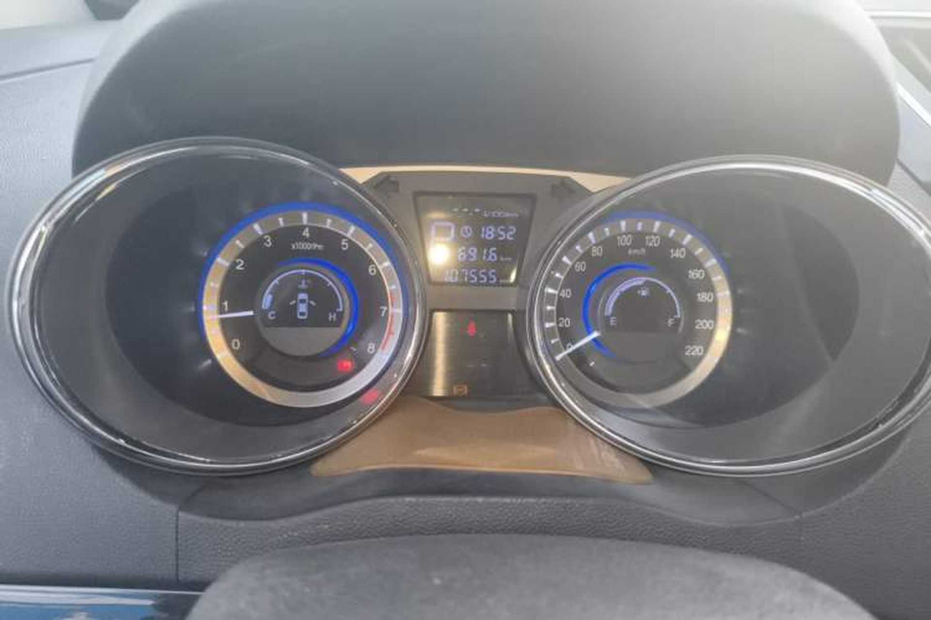 Used JAC Group Refine M2 2013 1.8L Automatic Luxury Smart 7-Seater Instrument Cluster