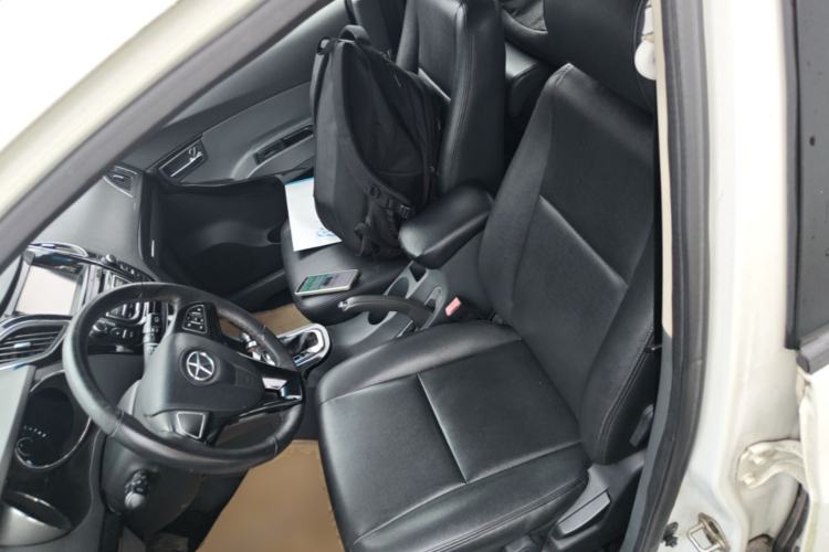 Used JAC Group Refine M2 2013 1.8L Automatic Luxury 7-Seater Left Front Seat