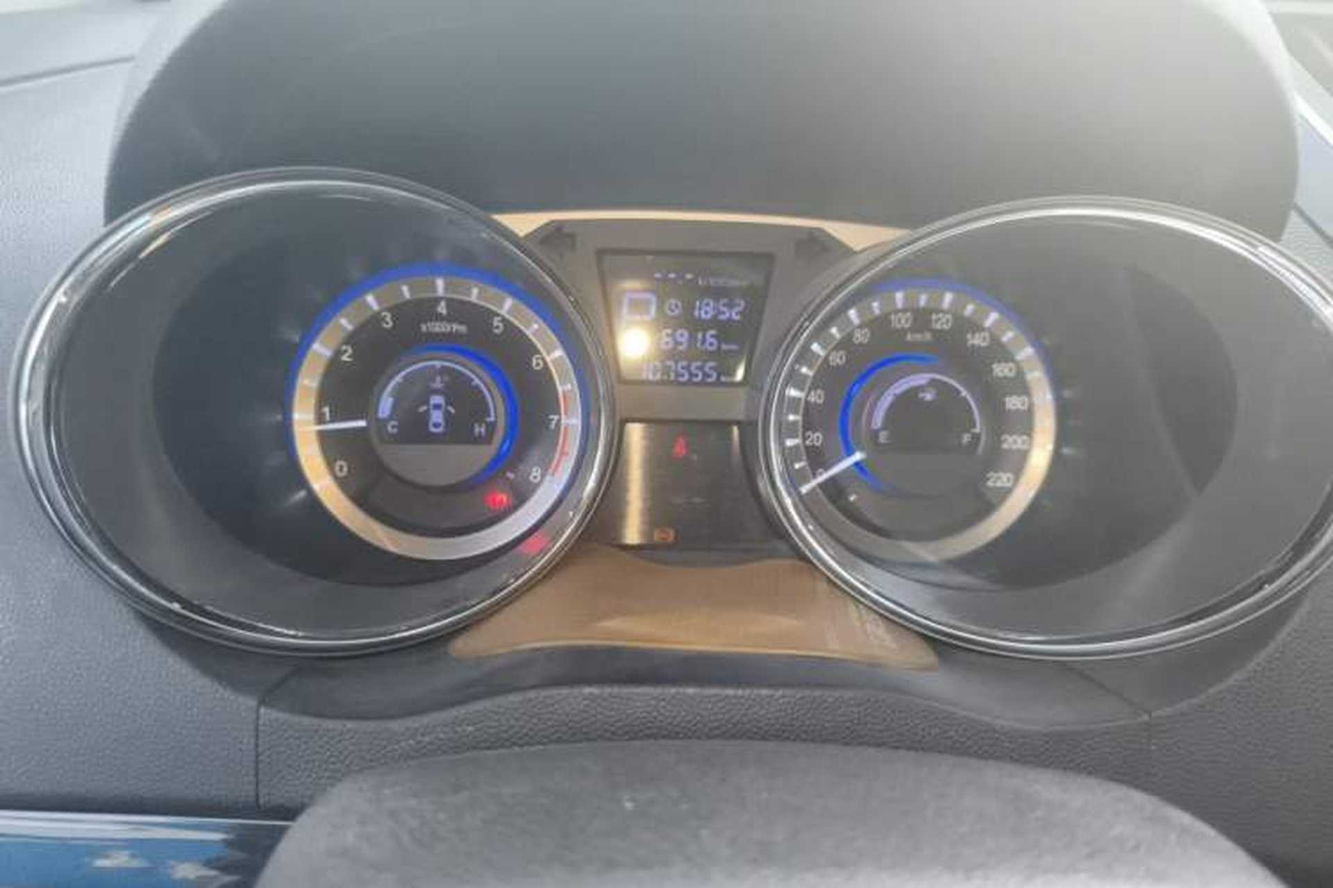 Used JAC Group Refine M2 2013 1.8L Automatic Luxury Smart 7-Seater Odometer Close Up