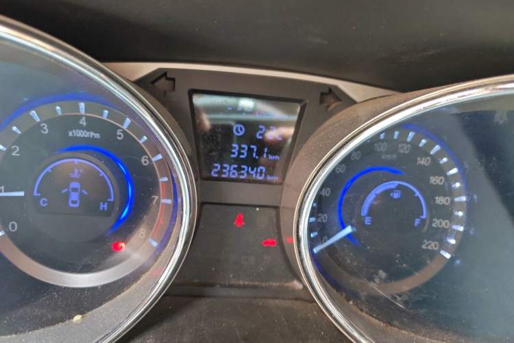 Used JAC Group Refine M2 2013 1.5L Manual Luxury 5-Seater Odometer Close Up