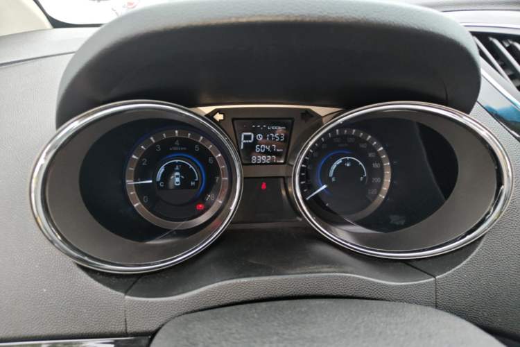 Used JAC Group Refine M2 2013 1.8L Automatic Luxury 7-Seater Odometer Close Up