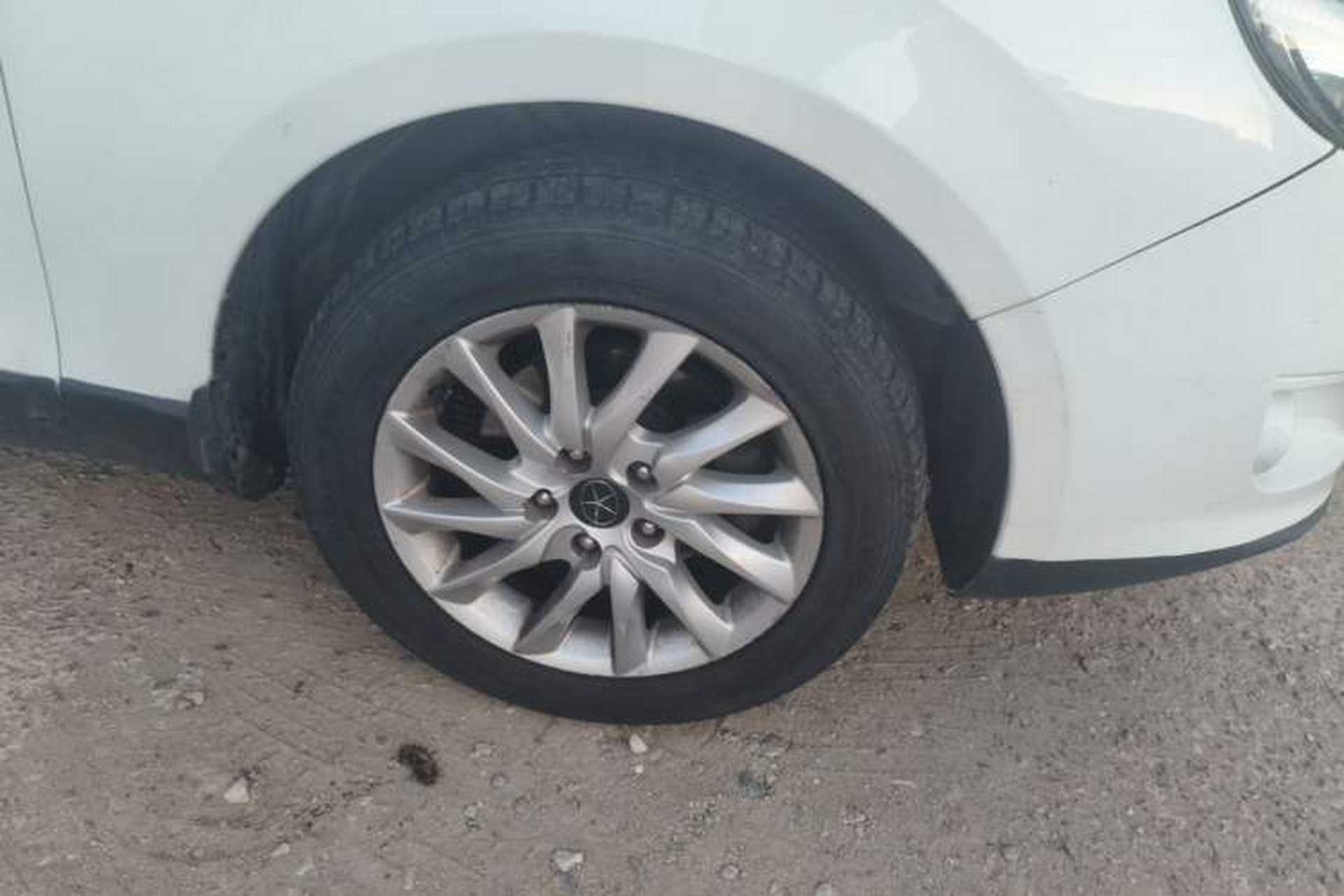 Used JAC Group Refine M2 2013 1.8L Automatic Luxury Smart 7-Seater Right Front Wheel Hub
