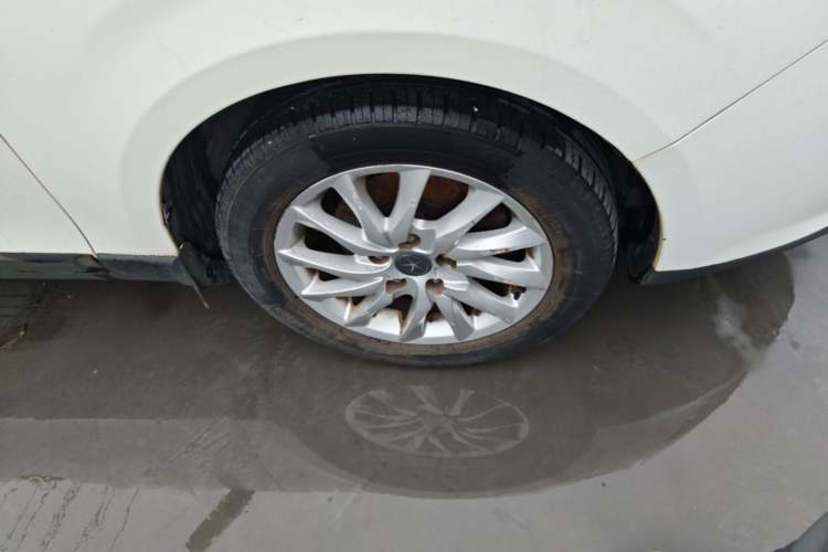 Used JAC Group Refine M2 2013 1.8L Automatic Luxury 7-Seater Right Front Wheel Hub