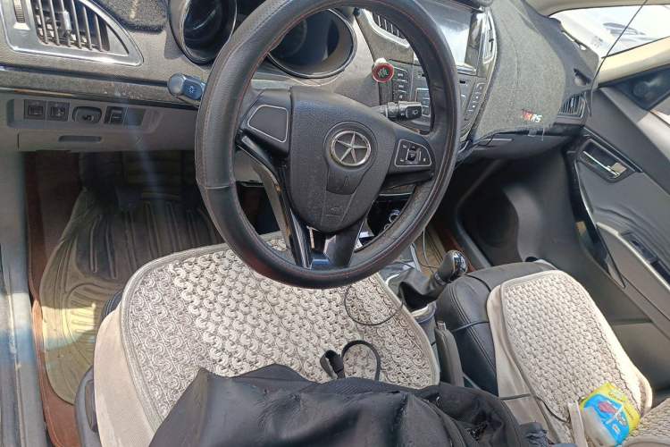 Used JAC Group Refine M2  Center Console