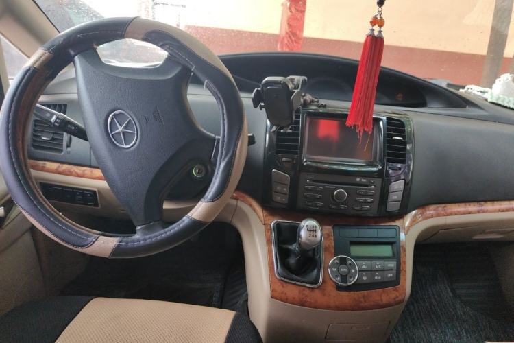 Used JAC Group Refine M5 2012 2.0T Gasoline Manual Business Edition Center Console
