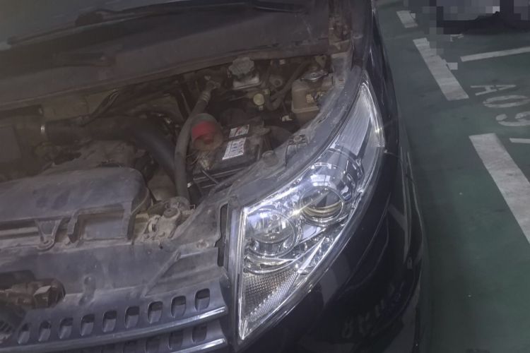 Used JAC Group Refine M5 2012 2.0T Gasoline Manual Business Edition Engine Bay Left