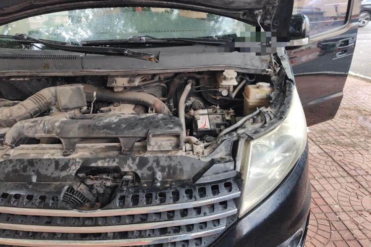 Used JAC Group Refine M5 2012 2.0T Gasoline Manual Business Edition Engine Bay Left