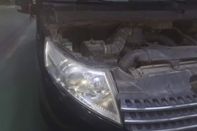 Used JAC Group Refine M5 2012 2.0T Gasoline Manual Business Edition Engine Bay Right