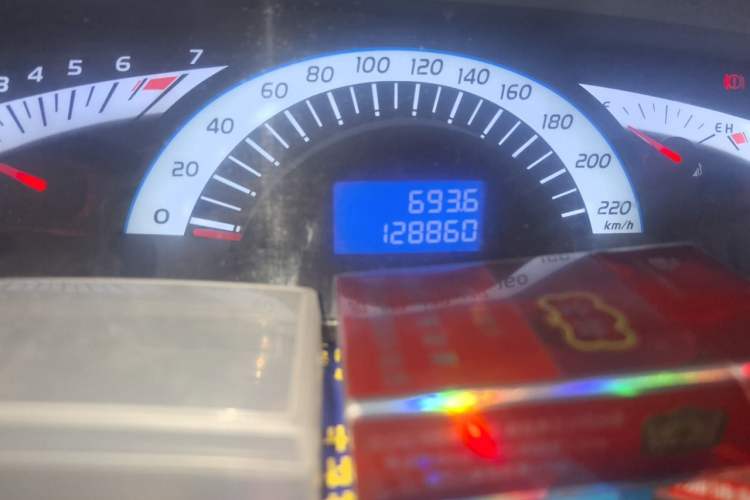 Used JAC Group Refine M5 2012 2.0T Gasoline Manual Business Edition Odometer Close Up
