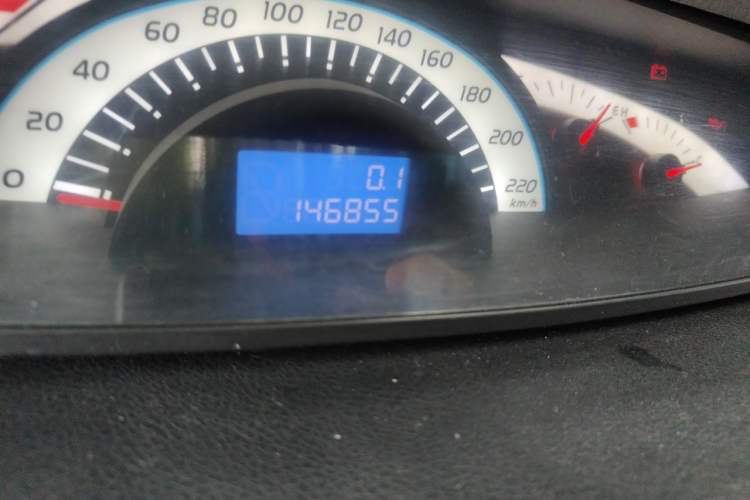 Used JAC Group Refine M5 2012 2.0T Gasoline Manual Business Edition Odometer Close Up