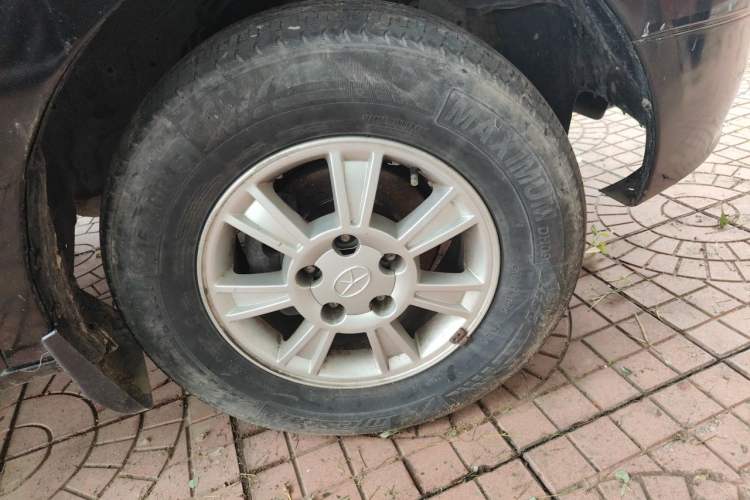 Used JAC Group Refine M5 2012 2.0T Gasoline Manual Business Edition Right Front Wheel Hub