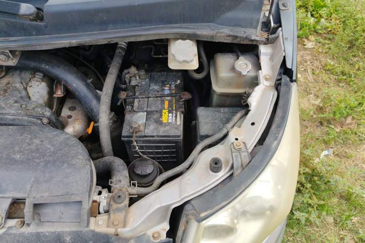Used JAC Group Refine M5 2012 2.0T Gasoline Manual Business Edition Engine Bay Left