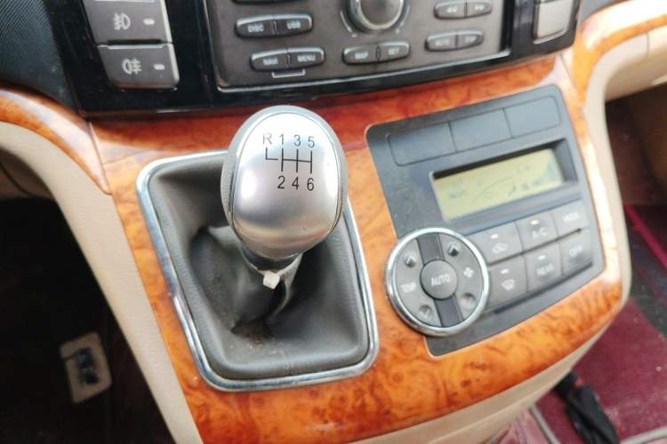 Used JAC Group Refine M5 2012 2.0T Gasoline Manual Business Edition Gear Lever