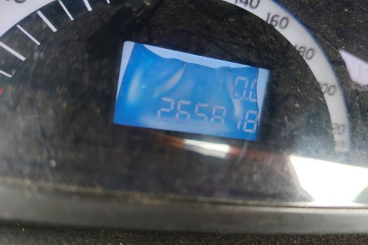 Used JAC Group Refine M5 2012 2.0T Gasoline Manual Business Edition Odometer Close Up