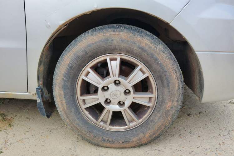 Used JAC Group Refine M5 2012 2.0T Gasoline Manual Business Edition Right Front Wheel Hub