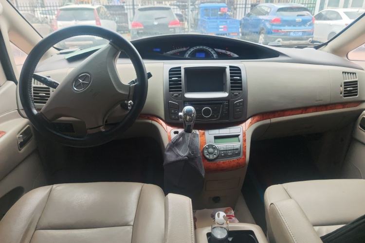 Used JAC Group Refine M5 2012 2.0T Gasoline Automatic Business Edition Center Console