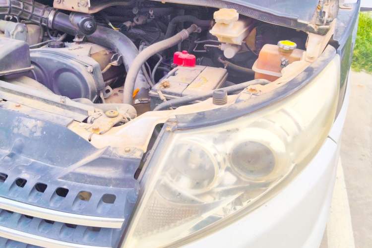 Used JAC Group Refine M5 2012 2.0T Gasoline Automatic Business Edition Engine Bay Left