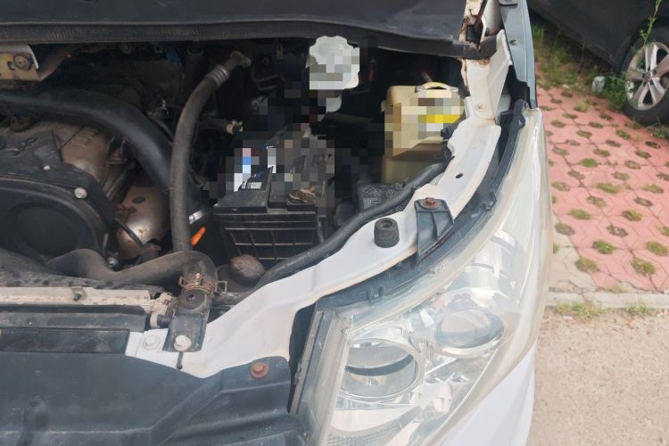 Used JAC Group Refine M5 2012 2.0T Gasoline Automatic Business Edition Engine Bay Left