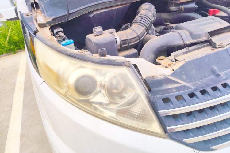 Used JAC Group Refine M5 2012 2.0T Gasoline Automatic Business Edition Engine Bay Right