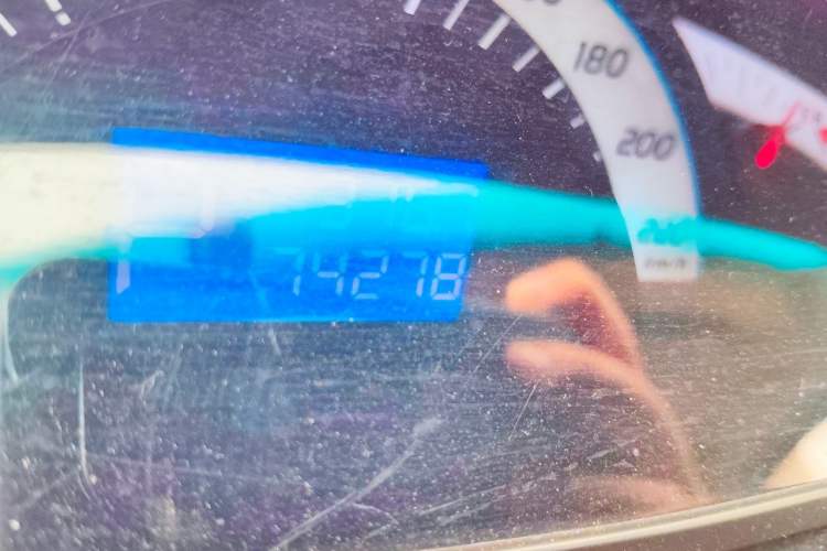 Used JAC Group Refine M5 2012 2.0T Gasoline Automatic Business Edition Odometer Close Up